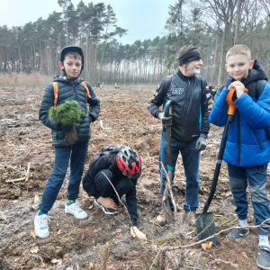 Sadzenie drzew - Międzynarodowy Dzień Lasów 