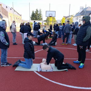 Ratujemy i uczymy ratować - uczniowie SP3