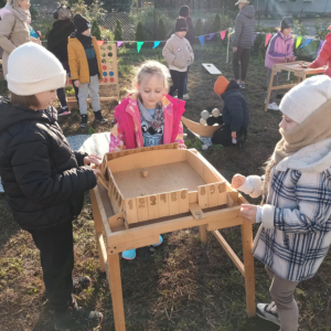 Wyjazd uczniów klas I - III na "Dzień Pieczonego Ziemniaka" do gospodarstwa agroturystycznego w Czechnowie