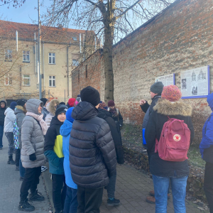 Uczniowie klasy 6 b podczas wykładu historycznego, przygotowanego przez pana Tomasza Dybę „Z kart historii rawickich Żydów…” 