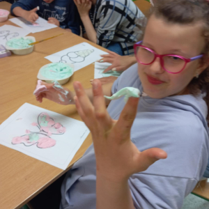 "Wiosenne warsztaty" uczniów i rodziców z pedagogiem specjalnym i nauczycielami współorganizującymi proces kształcenia. 