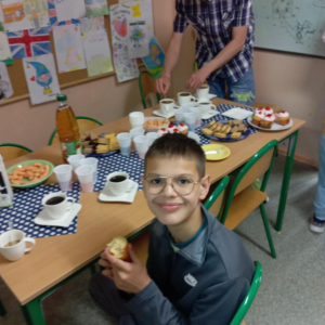 "Wiosenne warsztaty" uczniów i rodziców z pedagogiem specjalnym i nauczycielami współorganizującymi proces kształcenia. 