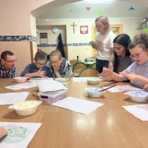 "Wiosenne warsztaty" uczniów i rodziców z pedagogiem specjalnym i nauczycielami współorganizującymi proces kształcenia. 