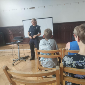 Spotkanie z przedstawicielką rawickiej policji  panią Beatą Jarczewską fot.4