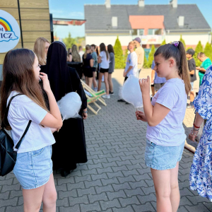 Nasi uczniowie podczas festynu "Żegnaj szkoło na wesoło!" fot.22