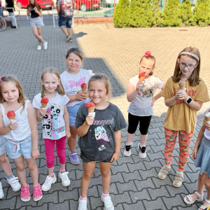 Nasi uczniowie podczas festynu "Żegnaj szkoło na wesoło!" fot.35