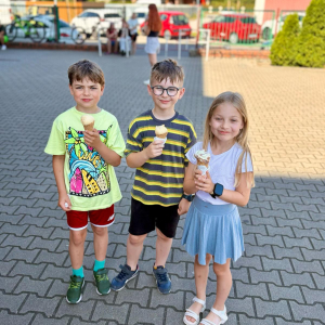 Nasi uczniowie podczas festynu "Żegnaj szkoło na wesoło!" fot.37
