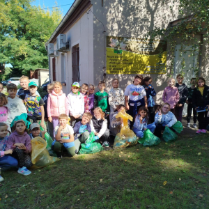 Nasi uczniowie podczas akcji sprzątania świata – „W naturę z kulturą” fot.3