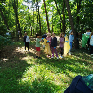 Nasi uczniowie podczas akcji sprzątania świata – „W naturę z kulturą” fot.10