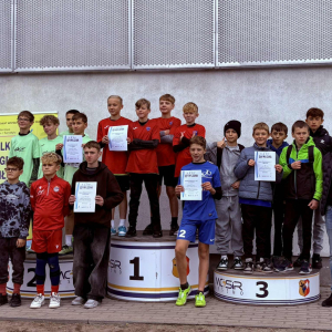 Uczestnicy Festiwalu Sztafet Lekkoatletycznych Mistrzostw Rejonu Leszczyńskiego