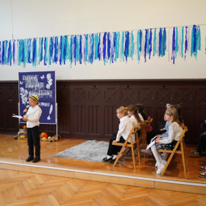 Dzień Edukacji Narodowej – Występy uczniów, wręczanie Stypendiów Dyrektora Szkoły, podziękowania dla pracowników SP3. Fot. 19