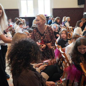 Dzień Edukacji Narodowej – Występy uczniów, wręczanie Stypendiów Dyrektora Szkoły, podziękowania dla pracowników SP3. Fot. 34