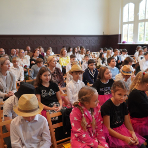 Dzień Edukacji Narodowej – Występy uczniów, wręczanie Stypendiów Dyrektora Szkoły, podziękowania dla pracowników SP3. Fot. 43