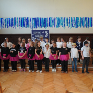 Dzień Edukacji Narodowej – Występy uczniów, wręczanie Stypendiów Dyrektora Szkoły, podziękowania dla pracowników SP3. Fot. 27