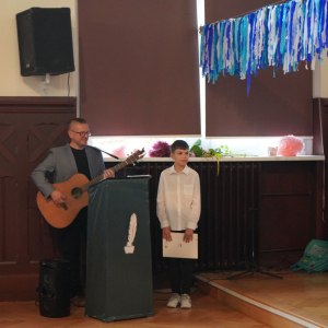 Dzień Edukacji Narodowej – Występy uczniów, wręczanie Stypendiów Dyrektora Szkoły, podziękowania dla pracowników SP3. Fot. 25