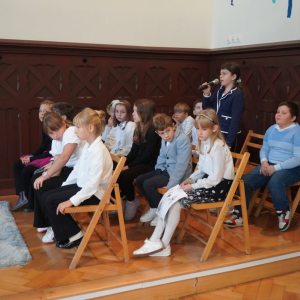 Dzień Edukacji Narodowej – Występy uczniów, wręczanie Stypendiów Dyrektora Szkoły, podziękowania dla pracowników SP3. Fot. 17