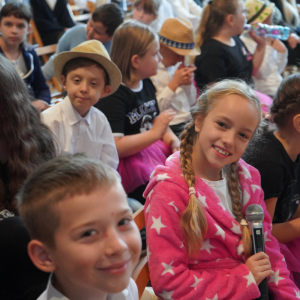 Dzień Edukacji Narodowej – Występy uczniów, wręczanie Stypendiów Dyrektora Szkoły, podziękowania dla pracowników SP3. Fot. 20