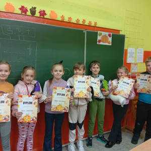 Szkolny Konkurs plastyczny pt. " Bajkowa dynia" – wyróżnieni uczniowie. Fot.2