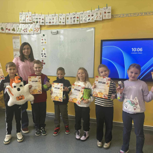 Szkolny Konkurs plastyczny pt. " Bajkowa dynia" – wyróżnieni uczniowie. Fot.1