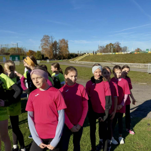 Grupa starsza dziewcząt w składzie: Jessica Kaczmarek, Maja Andrzejewska, Amelia Wawrzyniak, Magdalena Łoza, Julia Pietras, Maria Neuman