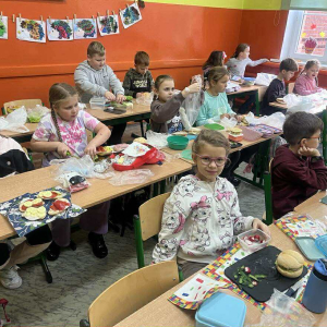 Uczniowie podczas zajęć ogólnopolskiej akcji „Śniadanie daje moc” fot. 9