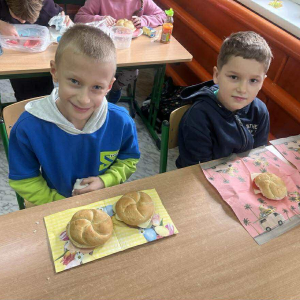 Uczniowie podczas zajęć ogólnopolskiej akcji „Śniadanie daje moc” fot. 6