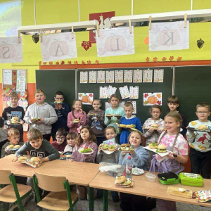 Uczniowie podczas zajęć ogólnopolskiej akcji „Śniadanie daje moc” fot. 3