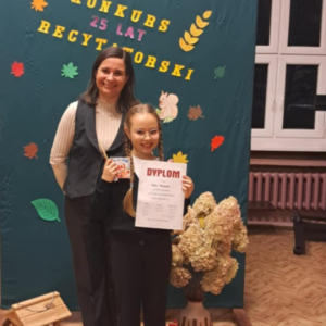 Elena Akaczonek z klasy III A z wychowawczynią, Panią Anną Szymankiewicz