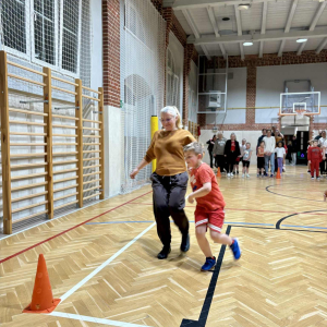 Mikołajkowe zajęcia sportowe dla uczniów klas 1-3 Fot. 21