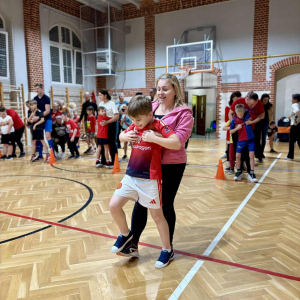 Mikołajkowe zajęcia sportowe dla uczniów klas 1-3 Fot. 14