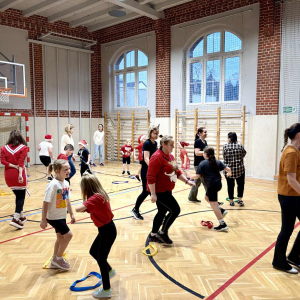 Mikołajkowe zajęcia sportowe dla uczniów klas 1-3 Fot. 42