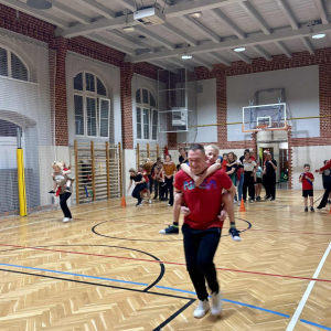 Mikołajkowe zajęcia sportowe dla uczniów klas 1-3 Fot. 9