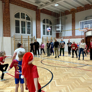 Mikołajkowe zajęcia sportowe dla uczniów klas 1-3 Fot. 6