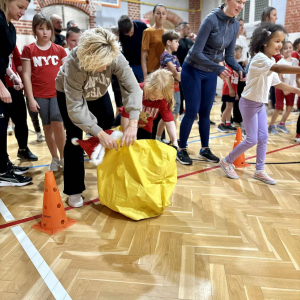 Mikołajkowe zajęcia sportowe dla uczniów klas 1-3 Fot. 5