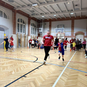 Mikołajkowe zajęcia sportowe dla uczniów klas 1-3 Fot. 16