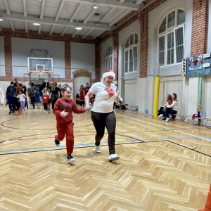 Mikołajkowe zajęcia sportowe dla uczniów klas 1-3 Fot. 17