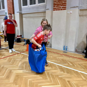 Mikołajkowe zajęcia sportowe dla uczniów klas 1-3 Fot. 11