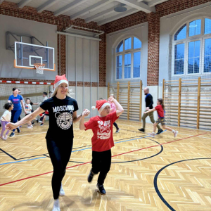 Mikołajkowe zajęcia sportowe dla uczniów klas 1-3 Fot. 37