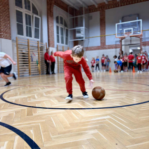 Mikołajkowe zajęcia sportowe dla uczniów klas 1-3 Fot. 29