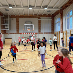 Mikołajkowe zajęcia sportowe dla uczniów klas 1-3 Fot. 39