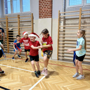 Mikołajkowe zajęcia sportowe dla uczniów klas 1-3 Fot. 45