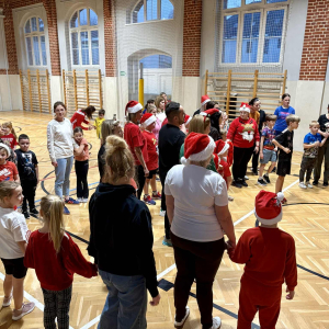 Mikołajkowe zajęcia sportowe dla uczniów klas 1-3 Fot. 38