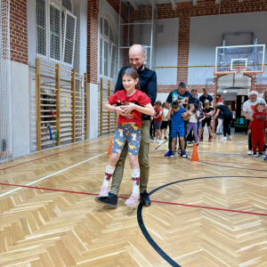 Mikołajkowe zajęcia sportowe dla uczniów klas 1-3 Fot. 12