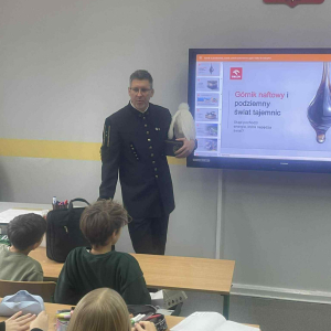 Wizyta pana Dominika Chociaja, górnika z grupy PGNiG - absolwenta naszej szkoły - fot. 1