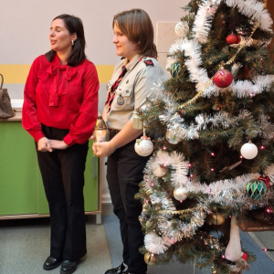 przekazanie na ręce Pani Dyrektor - Betlejemskiego Światełka Pokoju