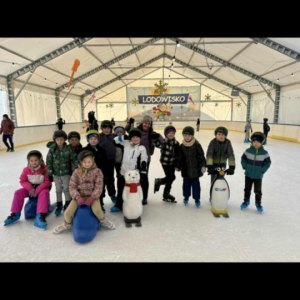 Uczniowie klasy 3a i 3b na lodowisku - fot. 9