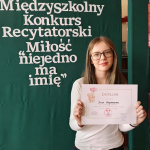 I miejsce w Gminnym Konkursie Recytatorskim pod hasłem: "Miłość niejedno ma imię" zajęła Julia Wojtkowiak