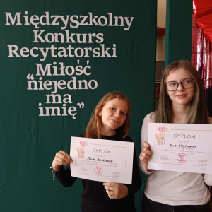 Gminny Konkurs Recytatorski pod hasłem: "Miłość niejedno ma imię" - uczennice klasy VI a - Julia Jakubowska i Julia Wojtkowiak.