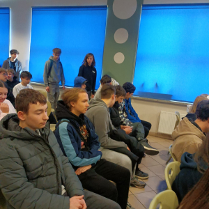 Uczniowie naszej szkoły na XXI Rawickich Targach Edukacyjnych i Targach Pracy, w Szkole Podstawowej w Sierakowie – fot. 1