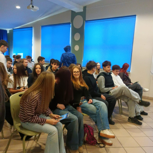 Uczniowie naszej szkoły na XXI Rawickich Targach Edukacyjnych i Targach Pracy, w Szkole Podstawowej w Sierakowie – fot. 3